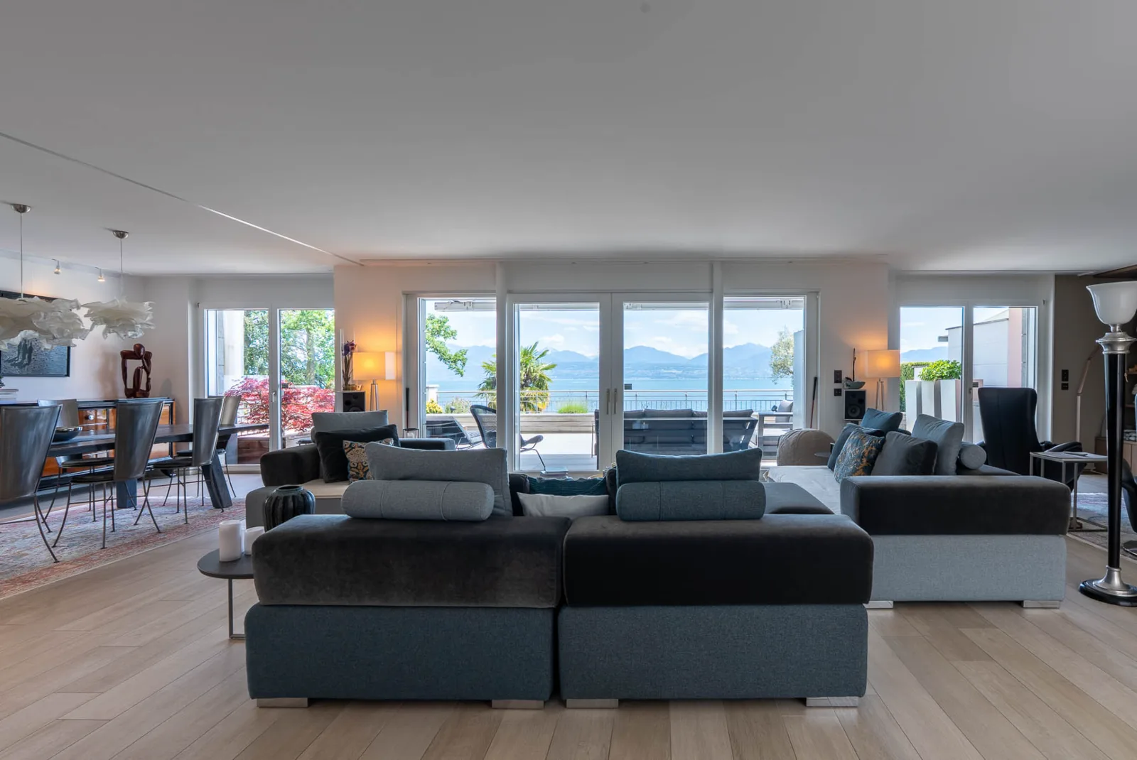 Panoramic living room overlooking the lake and mountains