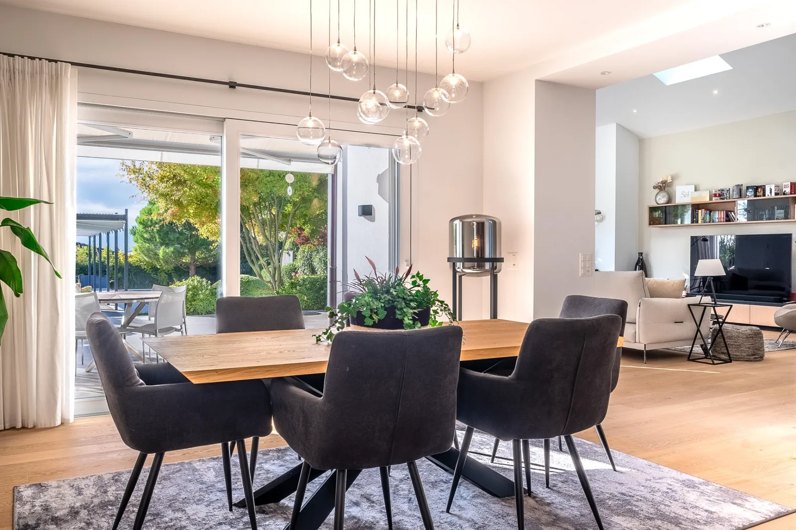 Bright dining room in a villa in Saint-Sulpice